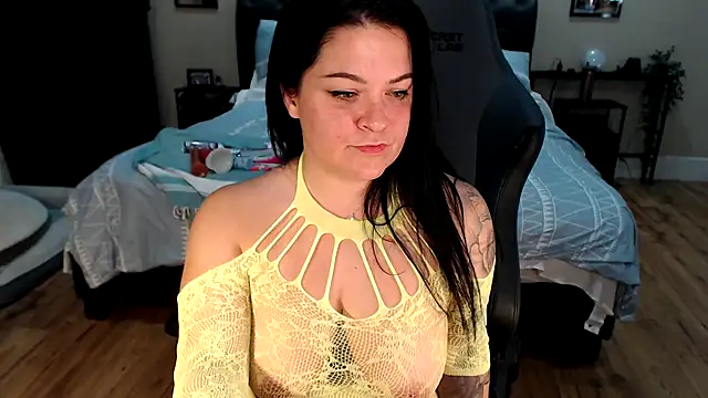 raea_quinn live cam on StripChat