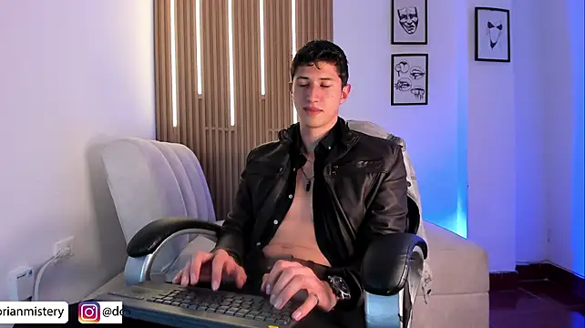 Dorianmistery2322_ live cam on StripChat