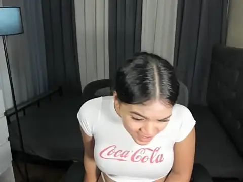 Seductive_rein live cam on StripChat
