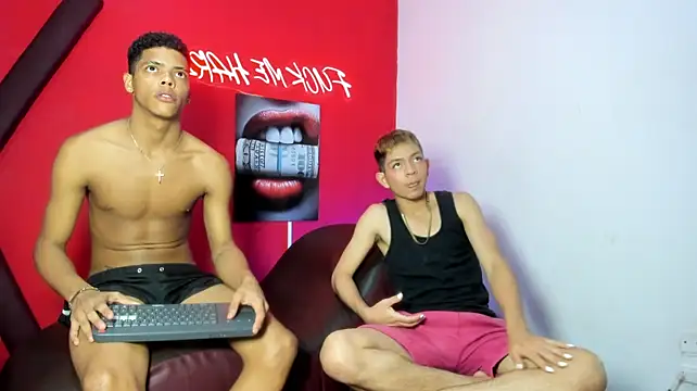 PRETTY_FEM live sex cam