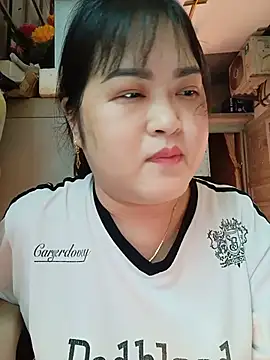 Kee-kimlee live cam on StripChat