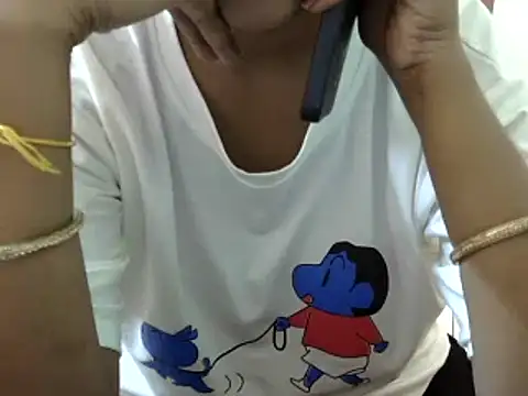 Indiandesi09 live cam on StripChat