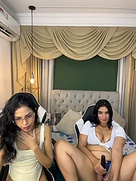 roses_little_ live cam on StripChat