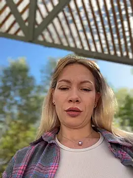 LavenderHot live cam on StripChat
