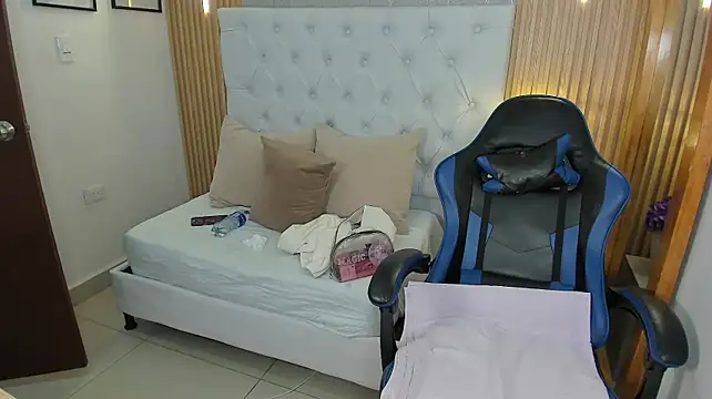 kitty_kayo live cam on StripChat