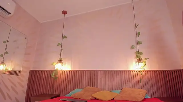 daphne_courtis live cam on StripChat