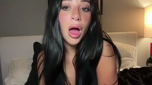 hangoutwithvanessa live cam on StripChat