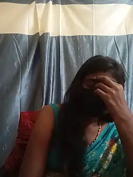 Keerthi_143 live cam on StripChat