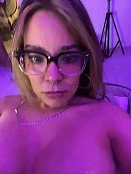 LilEuphoria live sex cam