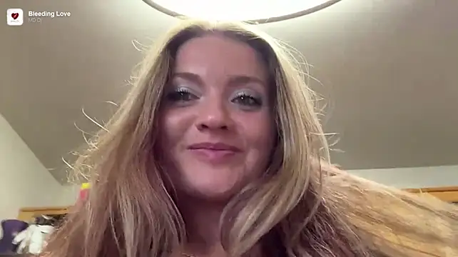 lunellea live cam on StripChat