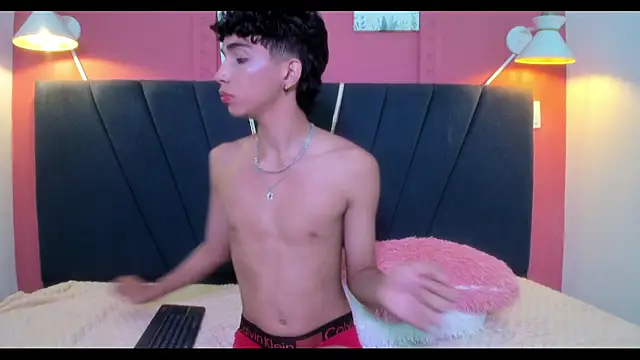 ero_boy24 live cam