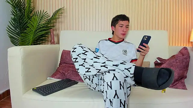 noah_kirt_ live cam on StripChat