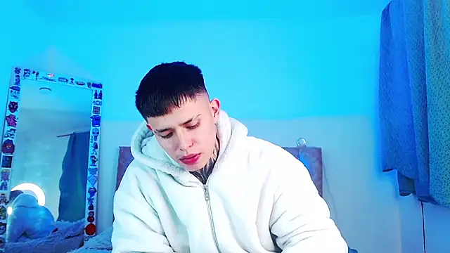 _justinmoon2 live cam on StripChat