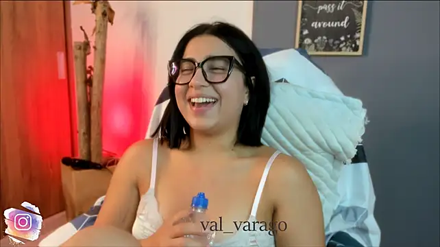 val_varago live cam on StripChat