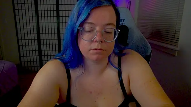 KiraSpitQueen live cam on StripChat