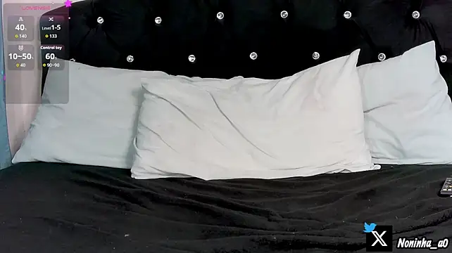 Noninha_ live sex cam