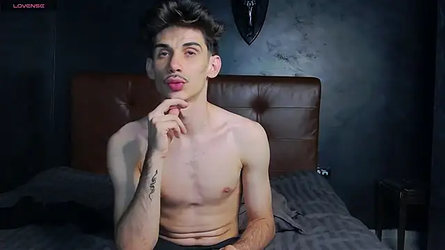 DanielCrush1 live cam on StripChat