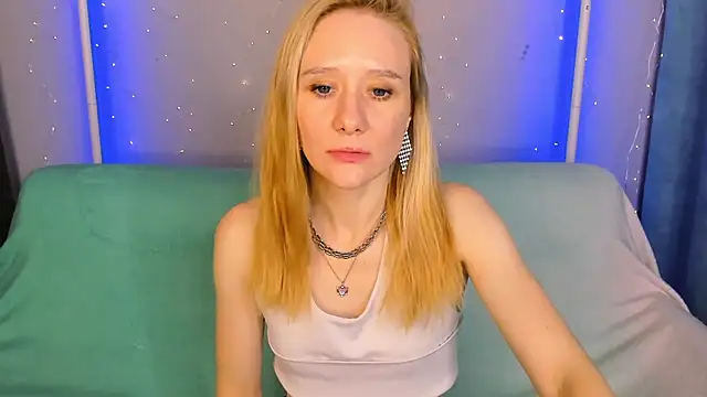 NikaBond live cam on StripChat