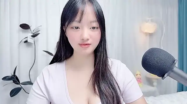 Winnie666999 live cam on StripChat