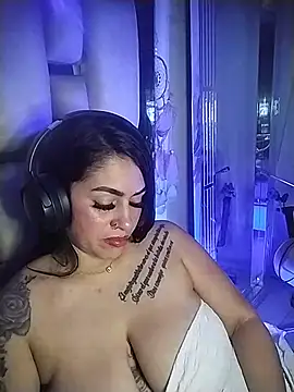 chelaqueen_ live cam on StripChat