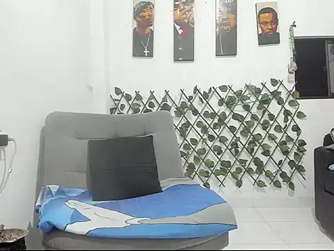 Latins_Boss live cam on StripChat