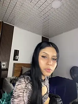 Nahiaraa__ live cam on StripChat