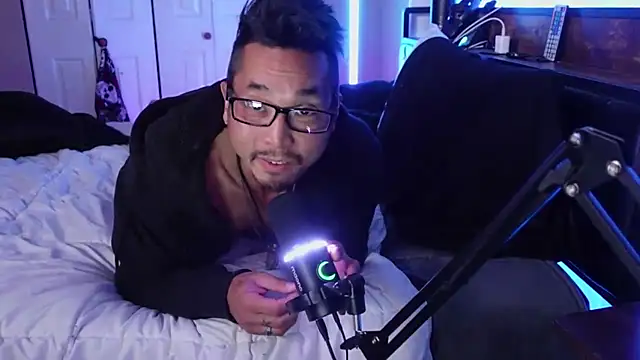 Ghost11_11 live cam on StripChat