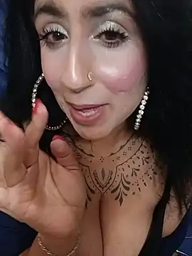 FaraGreen live cam on StripChat