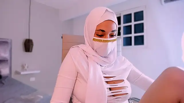 LittleNoor live cam on StripChat