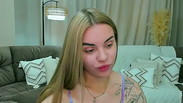 Gabi_Sky live cam on StripChat