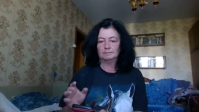 GypsiQueen2 live cam on StripChat