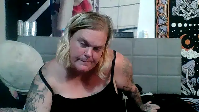 curvy420queen live cam on StripChat