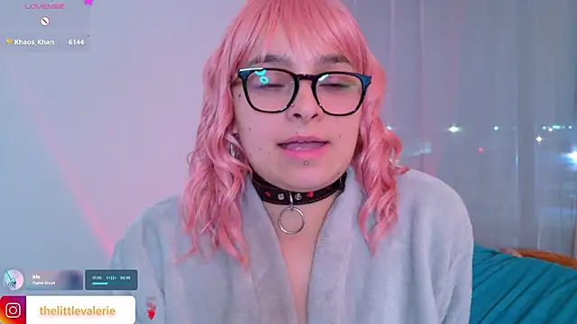 littlevalerie live cam on StripChat