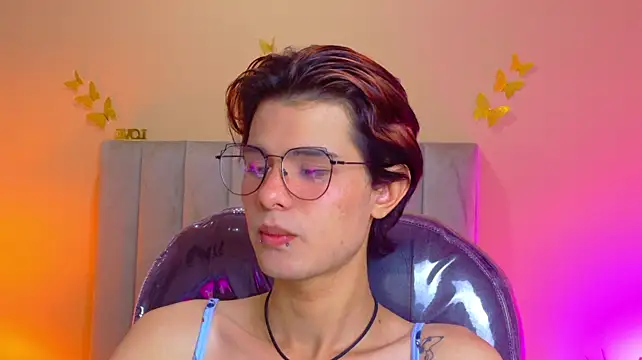 Derek_Sinn live cam on StripChat