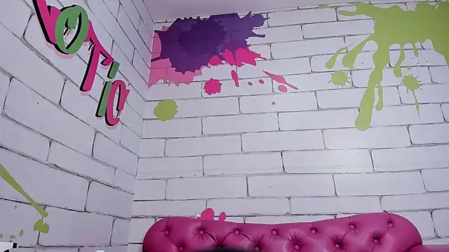 AriaMoonnn live cam on StripChat