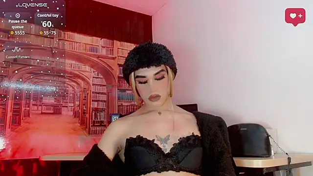 Michell_luxe live cam on StripChat
