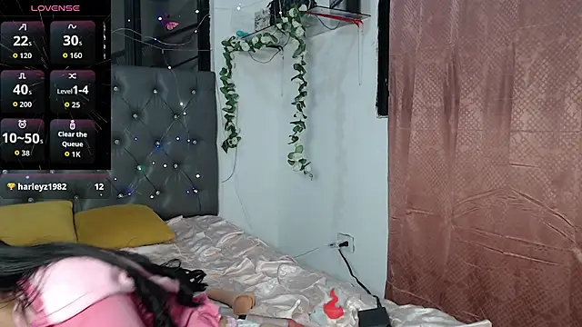 Dani-cardona18 live cam on StripChat