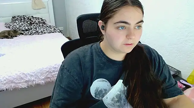 kitsune_8 live cam on StripChat