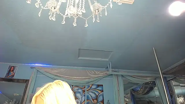 ADRIANNA_FOX live cam on StripChat