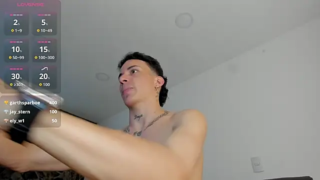 Maxxx_bigcockx live cam on StripChat
