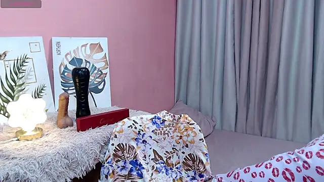 VivienneLuxe live cam on StripChat