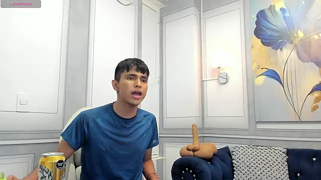 Elioth_18 live cam on StripChat