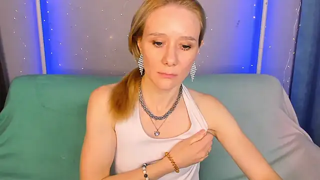 NikaBond live cam on StripChat