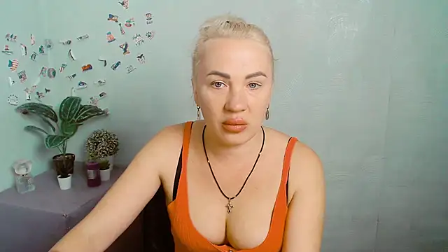 LilaCandy6 live cam on StripChat