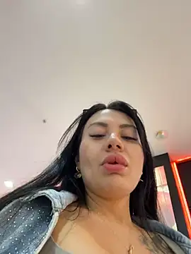 Wet__Bunny live cam on StripChat