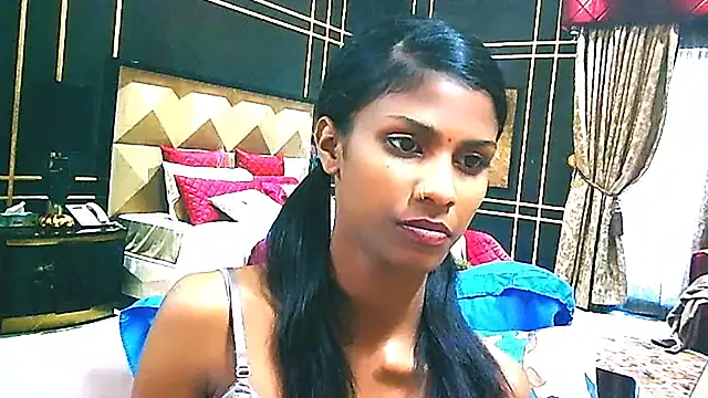 IndianSilkySpice live cam on StripChat