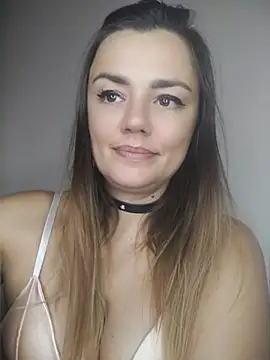 KrissSexi live cam on StripChat