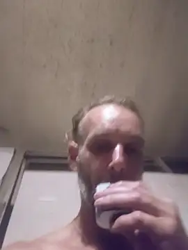 Hungwell1515 live sex cam