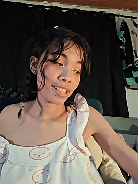 Sweetiedolly011 live cam on StripChat