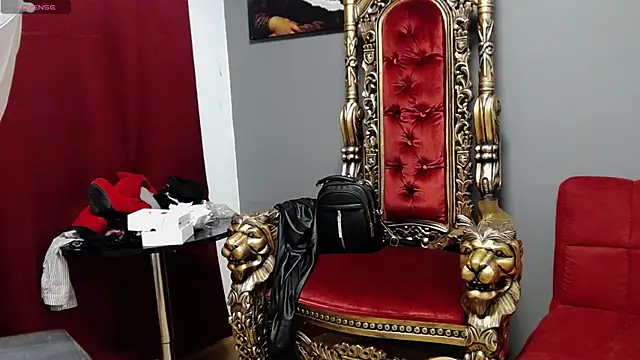 Mistress_Raven3 live cam on StripChat